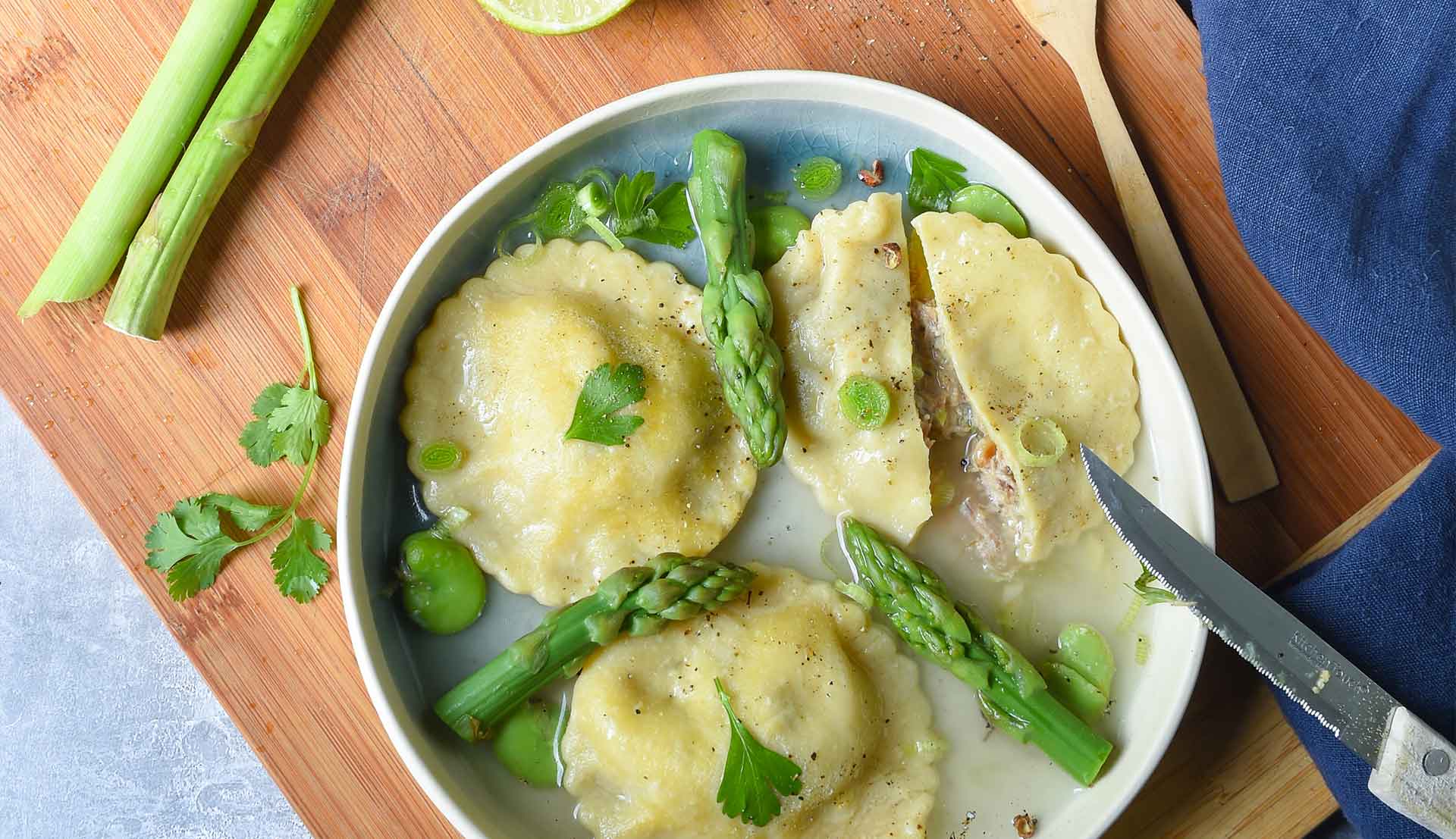 Ravioles de confit de canard, bouillon aux légumes - Maison Montfort : Bienvenue dans une maison de gastronomie de canard